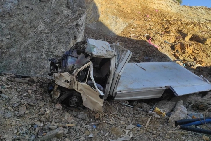 Konya’da kamyonet uçuruma devrildi: 3 ölü